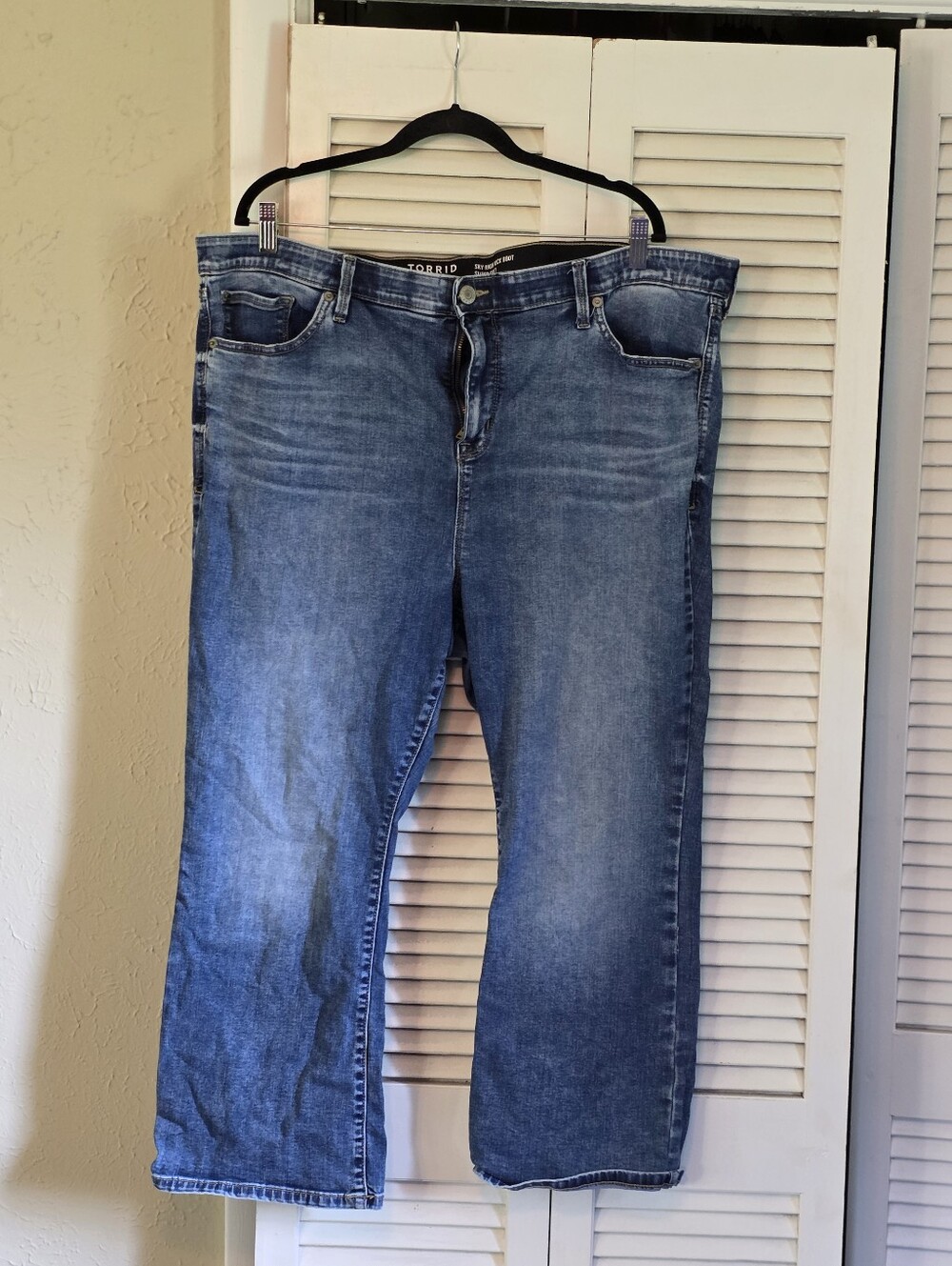 Torrid Sky High Kick Boot Jeans Size 22R Super Soft Medium Wash Plus Size